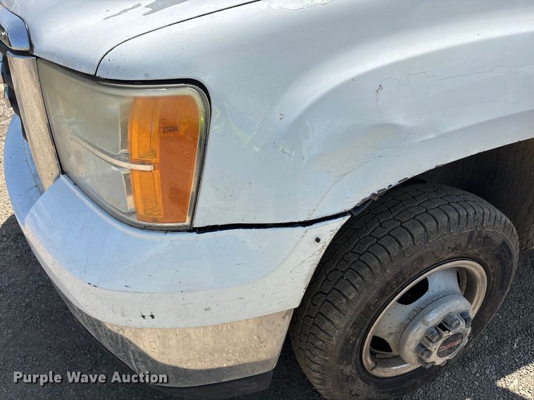 image for item YA0774 2007 GMC Sierra 3500HD tow truck