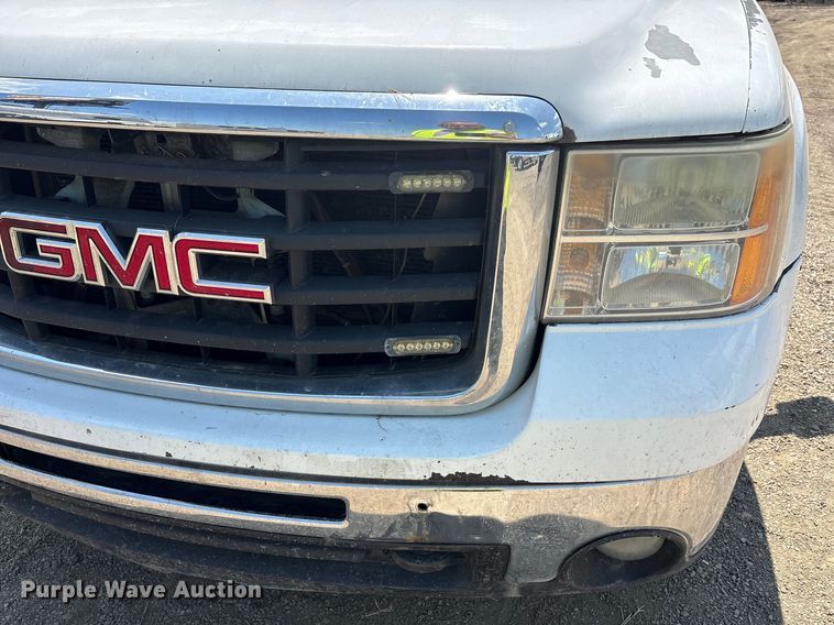 image for item YA0774 2007 GMC Sierra 3500HD tow truck