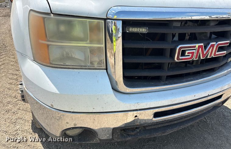 image for item YA0774 2007 GMC Sierra 3500HD tow truck