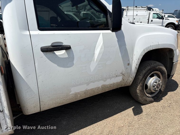 image for item YA0774 2007 GMC Sierra 3500HD tow truck