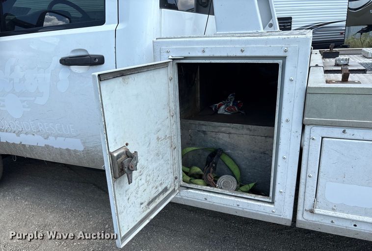 image for item YA0774 2007 GMC Sierra 3500HD tow truck