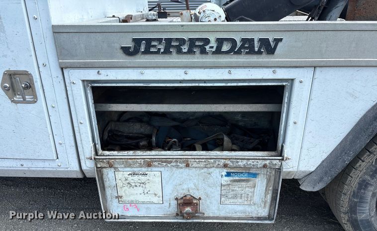 image for item YA0774 2007 GMC Sierra 3500HD tow truck