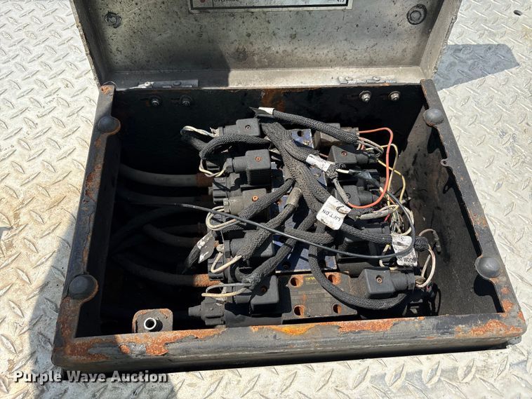 image for item YA0774 2007 GMC Sierra 3500HD tow truck