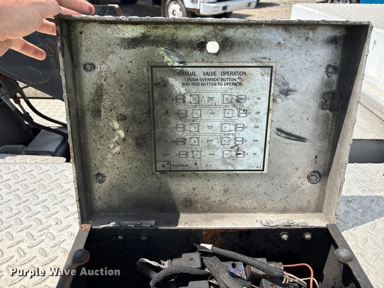 image for item YA0774 2007 GMC Sierra 3500HD tow truck