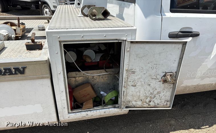 image for item YA0774 2007 GMC Sierra 3500HD tow truck