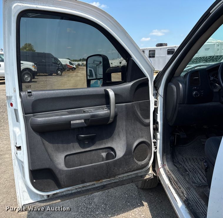 image for item YA0774 2007 GMC Sierra 3500HD tow truck