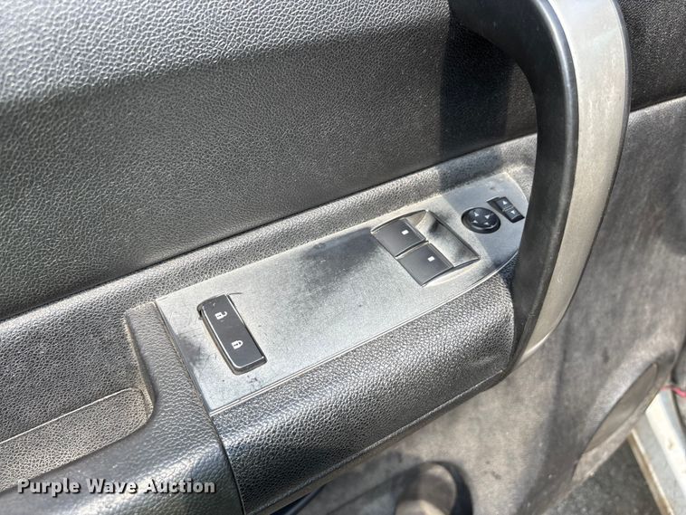 image for item YA0774 2007 GMC Sierra 3500HD tow truck