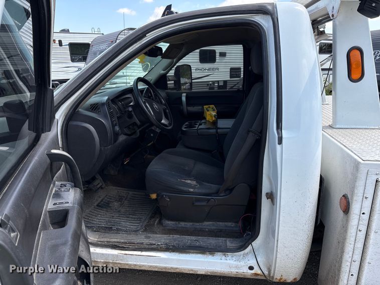 image for item YA0774 2007 GMC Sierra 3500HD tow truck