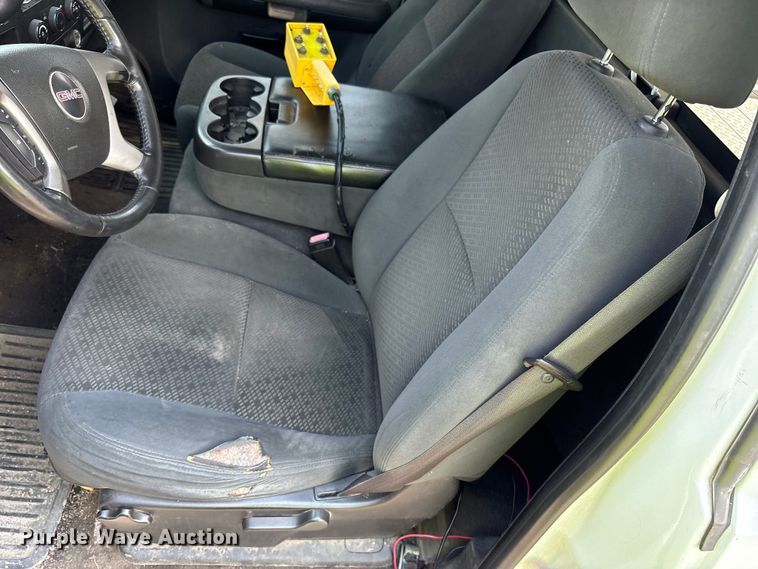 image for item YA0774 2007 GMC Sierra 3500HD tow truck