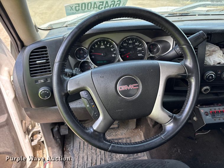 image for item YA0774 2007 GMC Sierra 3500HD tow truck