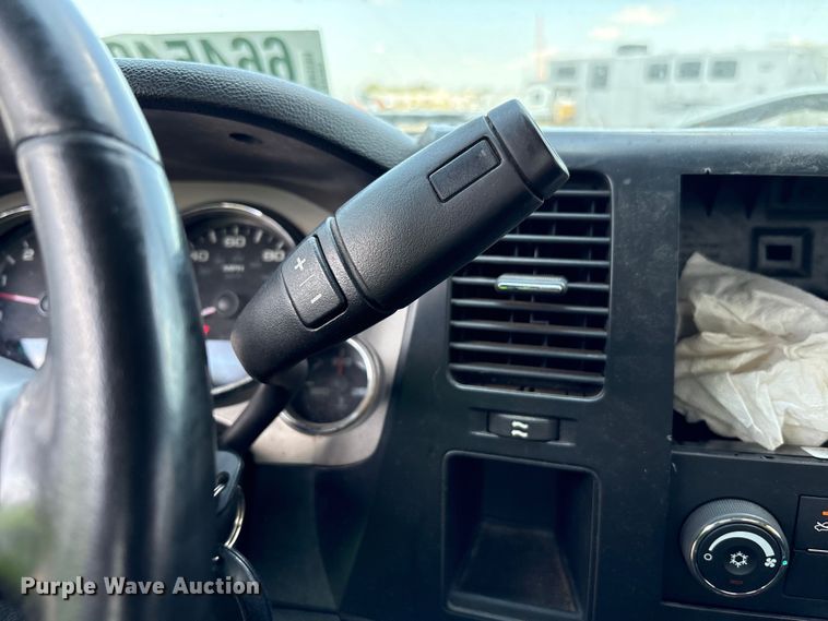 image for item YA0774 2007 GMC Sierra 3500HD tow truck