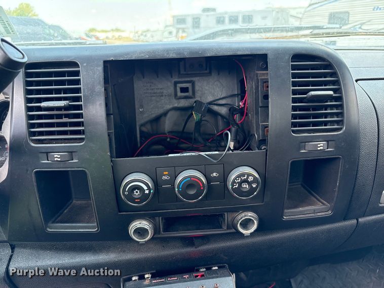 image for item YA0774 2007 GMC Sierra 3500HD tow truck