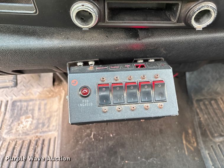 image for item YA0774 2007 GMC Sierra 3500HD tow truck