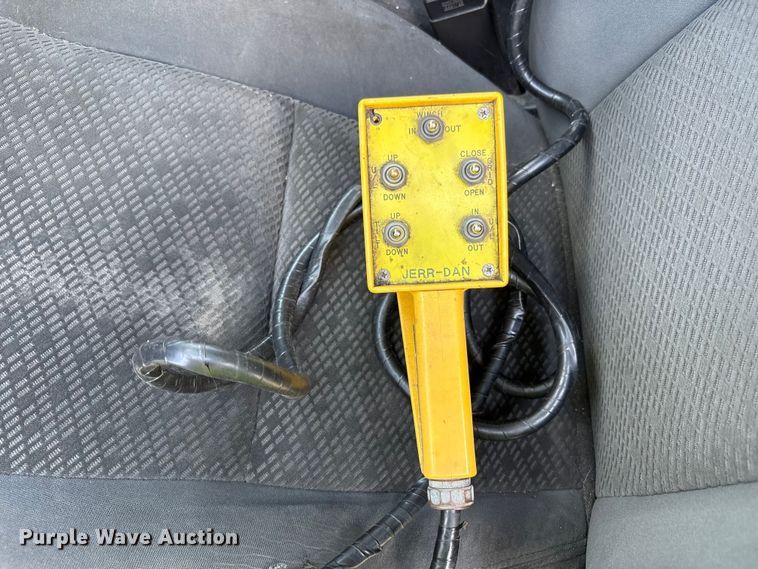 image for item YA0774 2007 GMC Sierra 3500HD tow truck