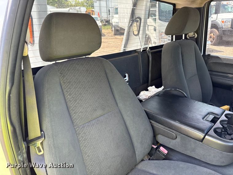 image for item YA0774 2007 GMC Sierra 3500HD tow truck