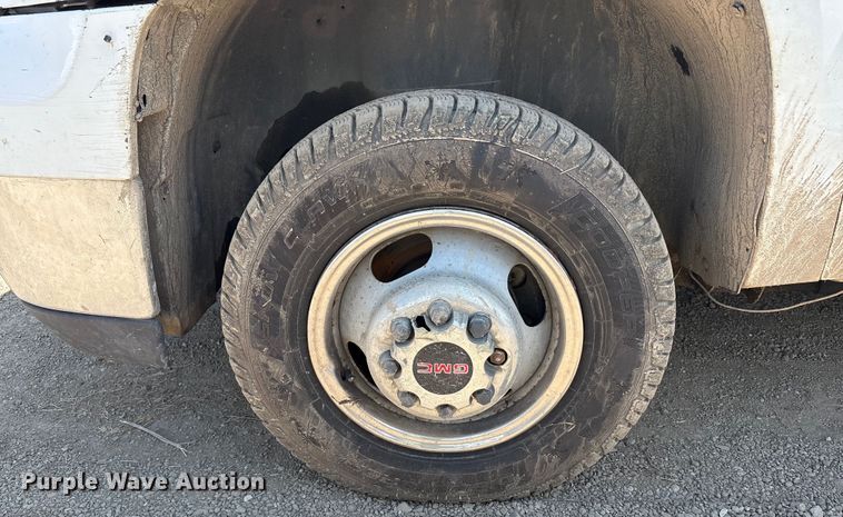 image for item YA0774 2007 GMC Sierra 3500HD tow truck