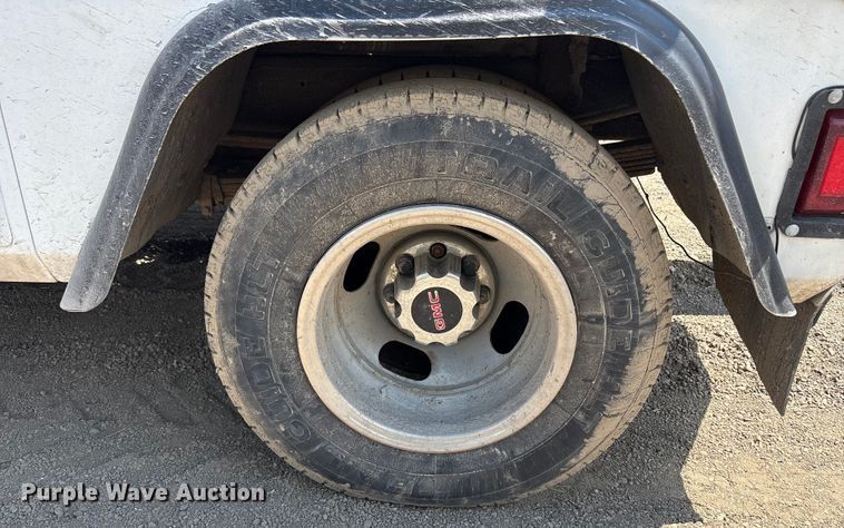 image for item YA0774 2007 GMC Sierra 3500HD tow truck