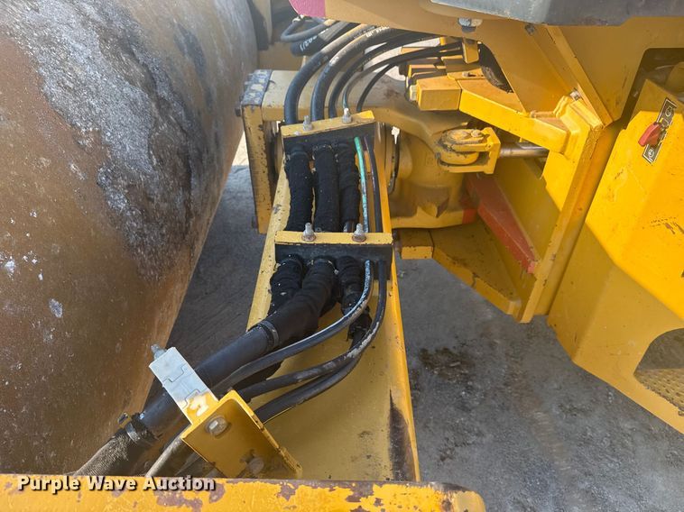 image for item DJ7749 2009 Caterpillar CS56 single drum vibratory roller