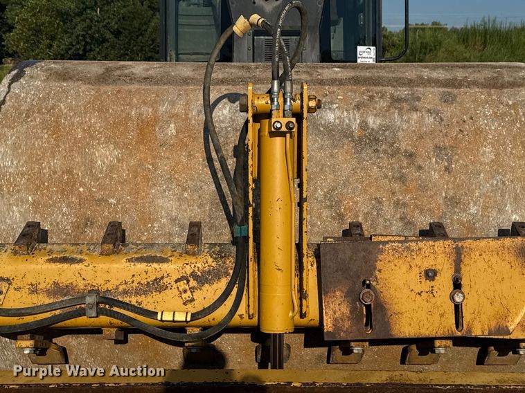 image for item DJ7749 2009 Caterpillar CS56 single drum vibratory roller