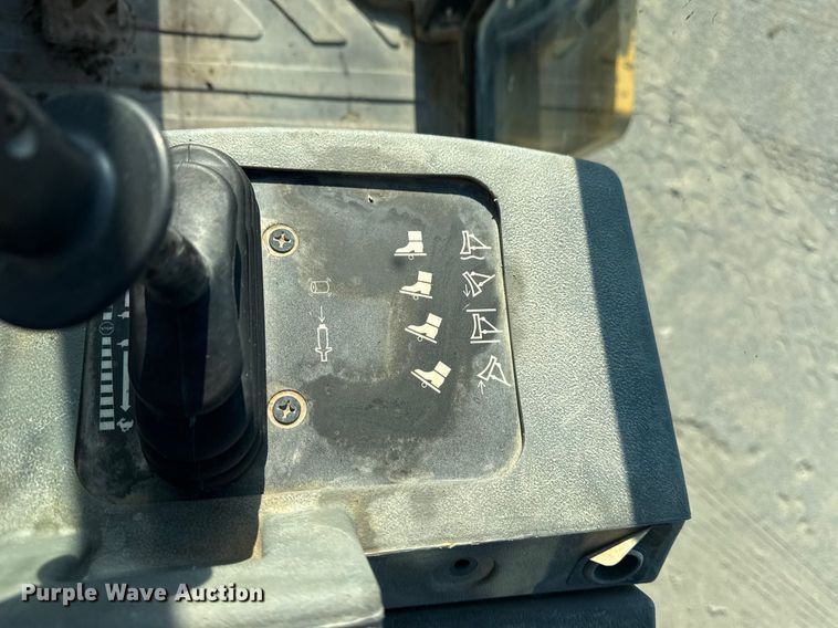 image for item DJ7749 2009 Caterpillar CS56 single drum vibratory roller