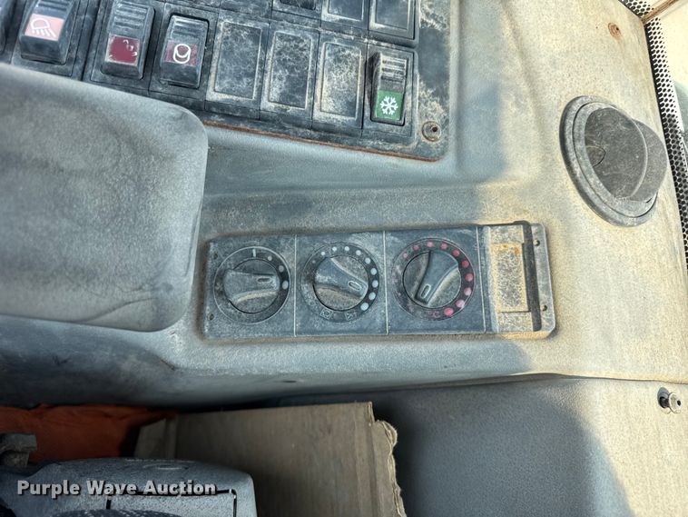 image for item DJ9688 2015 John Deere 324K wheel loader