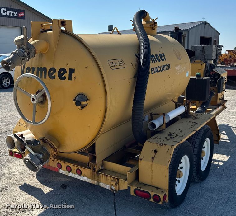 image for item DJ9693 2001 Vermeer E800 vacuum excavator