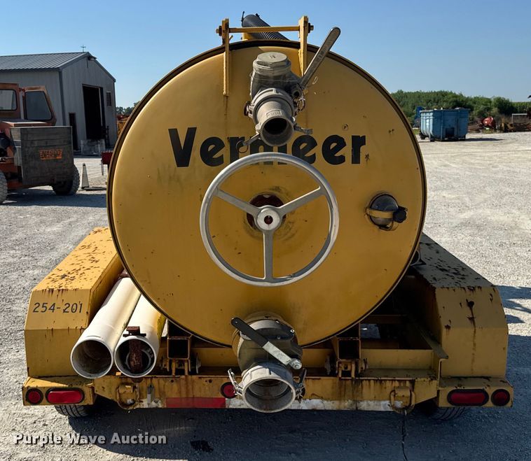 image for item DJ9693 2001 Vermeer E800 vacuum excavator