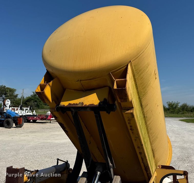 image for item DJ9693 2001 Vermeer E800 vacuum excavator