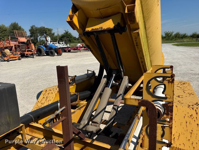 image for item DJ9693 2001 Vermeer E800 vacuum excavator