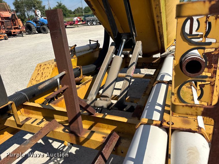 image for item DJ9693 2001 Vermeer E800 vacuum excavator