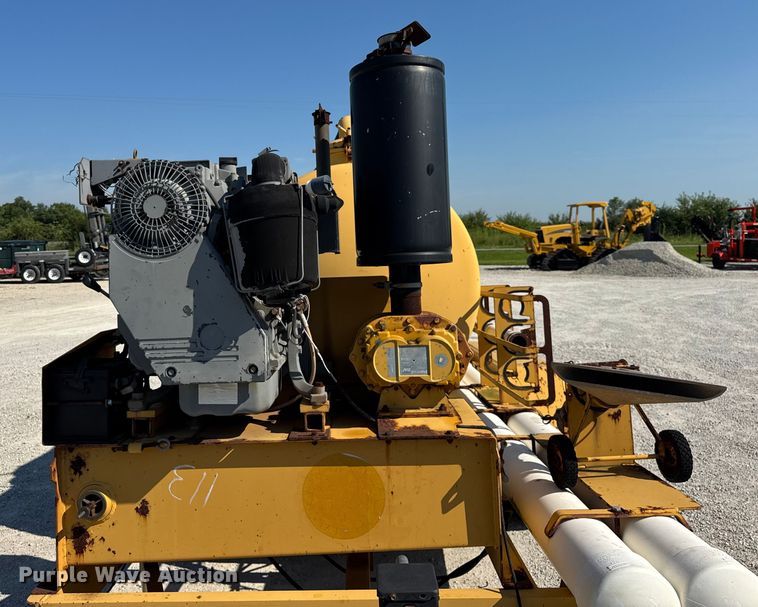 image for item DJ9693 2001 Vermeer E800 vacuum excavator