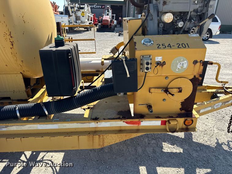 image for item DJ9693 2001 Vermeer E800 vacuum excavator