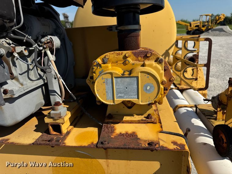 image for item DJ9693 2001 Vermeer E800 vacuum excavator