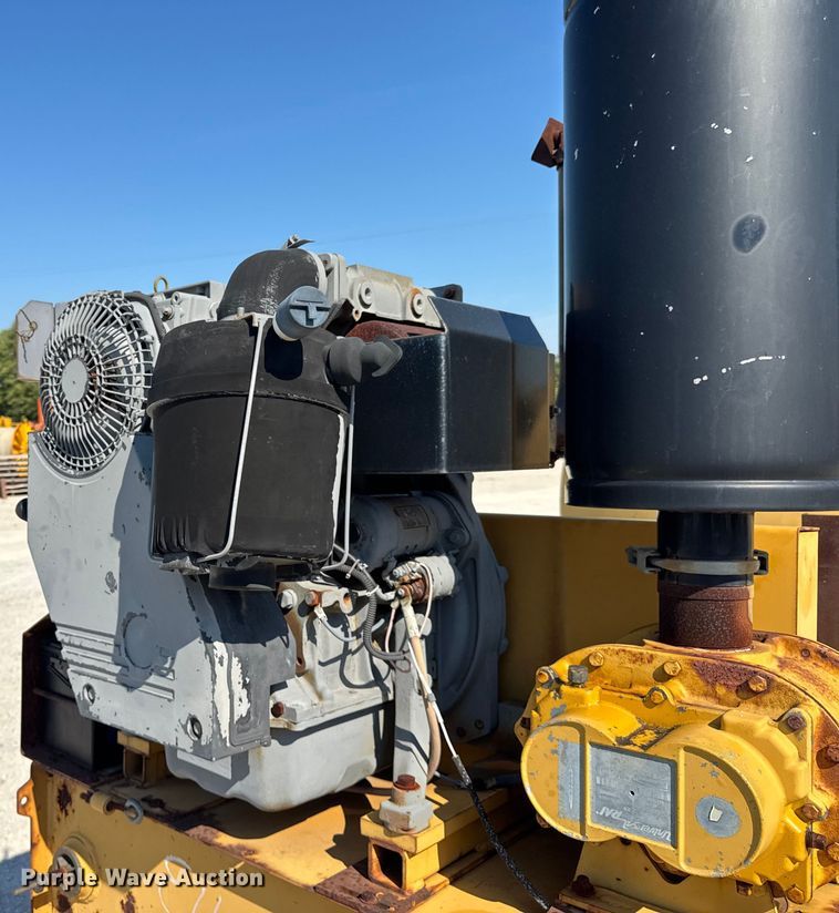 image for item DJ9693 2001 Vermeer E800 vacuum excavator