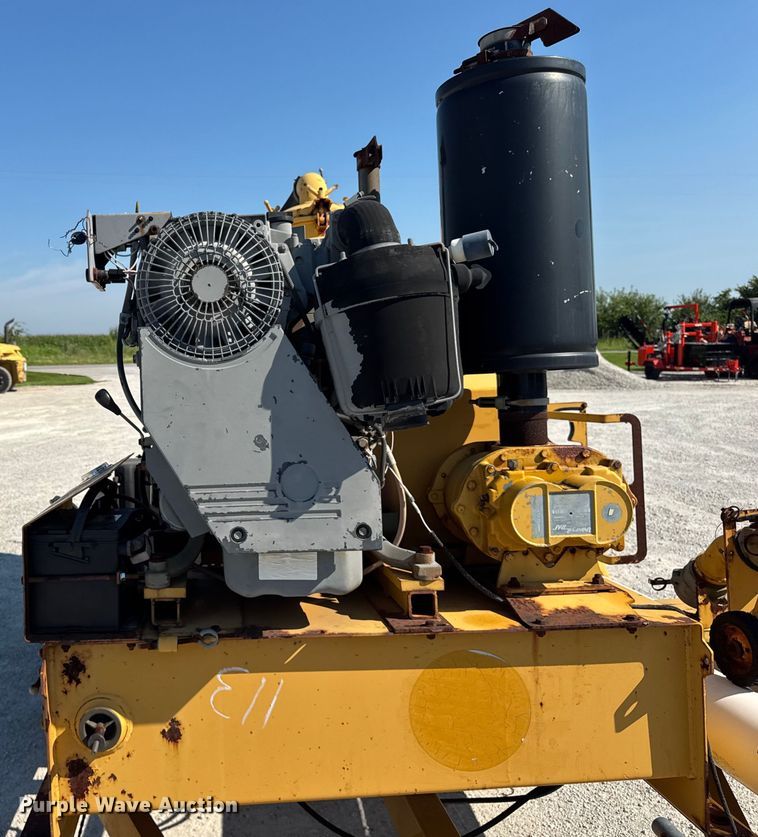 image for item DJ9693 2001 Vermeer E800 vacuum excavator