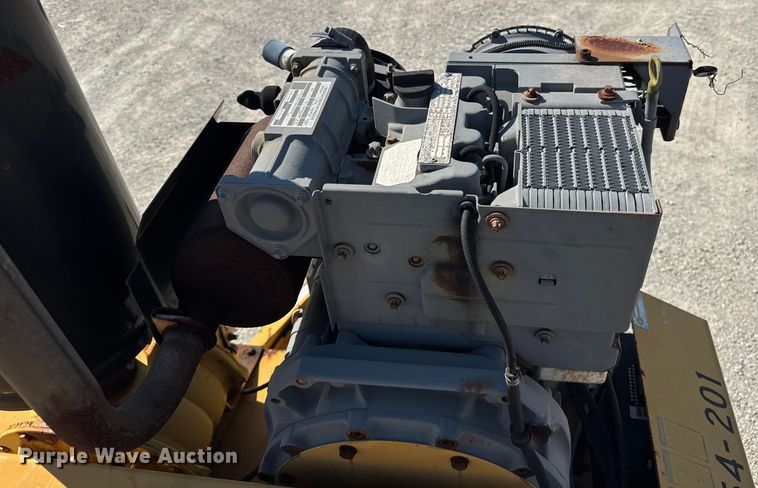 image for item DJ9693 2001 Vermeer E800 vacuum excavator