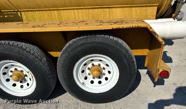 image for item DJ9693 2001 Vermeer E800 vacuum excavator