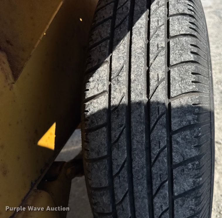 image for item DJ9693 2001 Vermeer E800 vacuum excavator