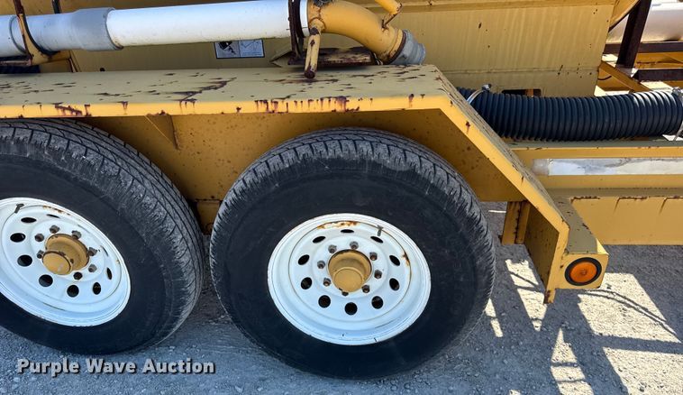 image for item DJ9693 2001 Vermeer E800 vacuum excavator