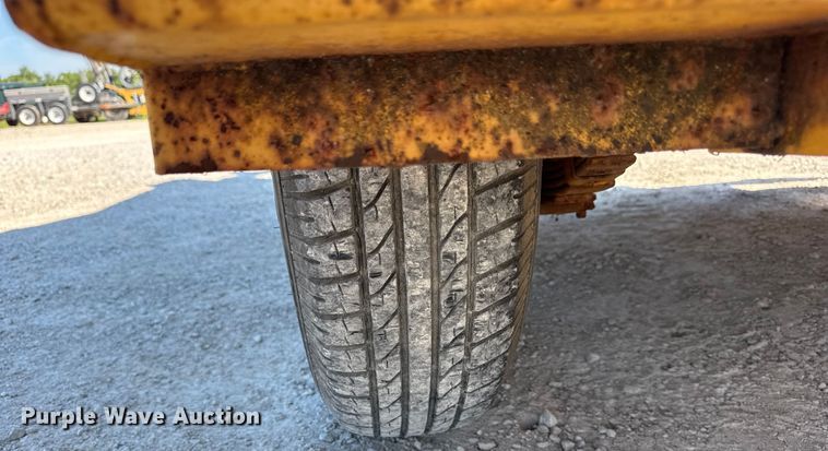 image for item DJ9693 2001 Vermeer E800 vacuum excavator