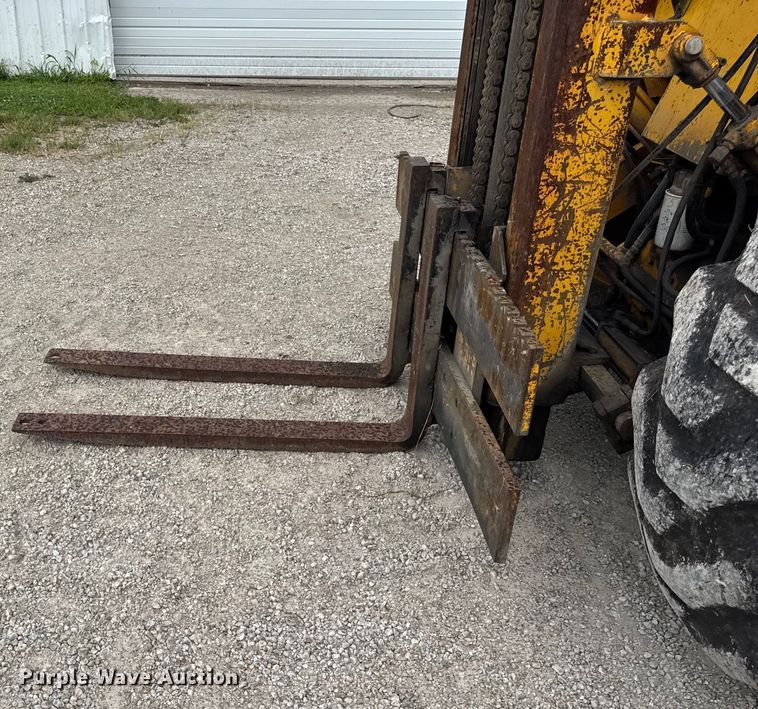 image for item DJ9704 1976 John Deere 480B forklift