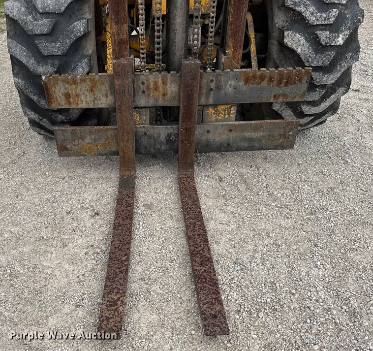 image for item DJ9704 1976 John Deere 480B forklift