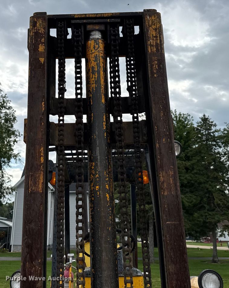 image for item DJ9704 1976 John Deere 480B forklift