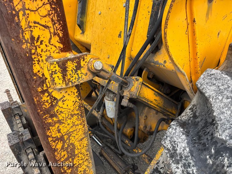 image for item DJ9704 1976 John Deere 480B forklift