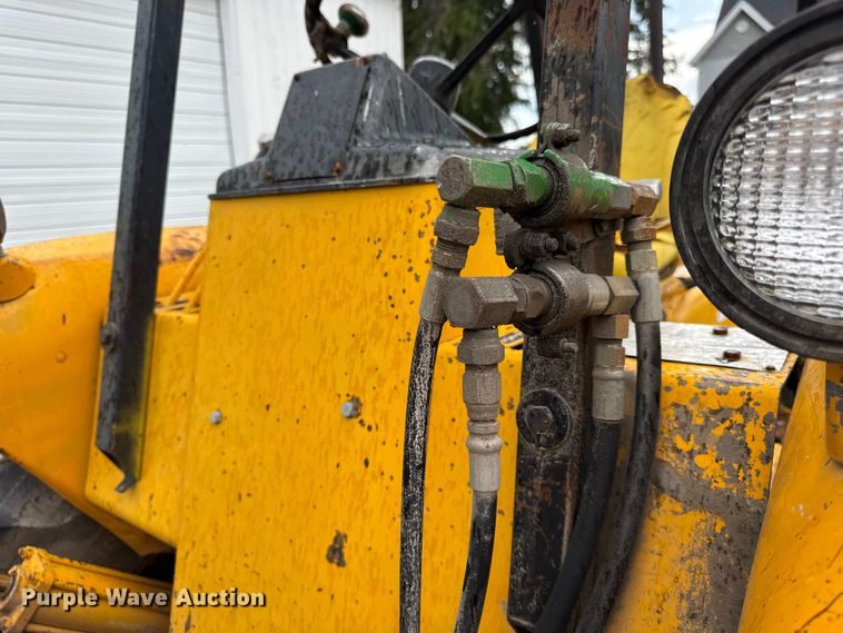 image for item DJ9704 1976 John Deere 480B forklift