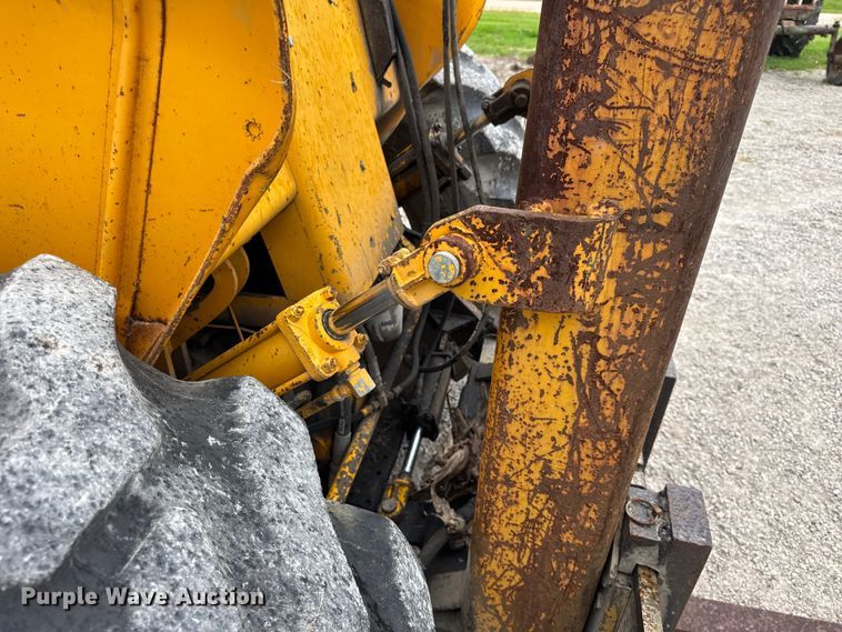 image for item DJ9704 1976 John Deere 480B forklift