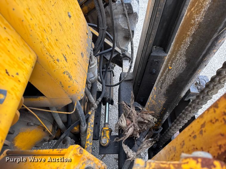 image for item DJ9704 1976 John Deere 480B forklift