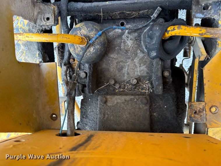 image for item DJ9704 1976 John Deere 480B forklift