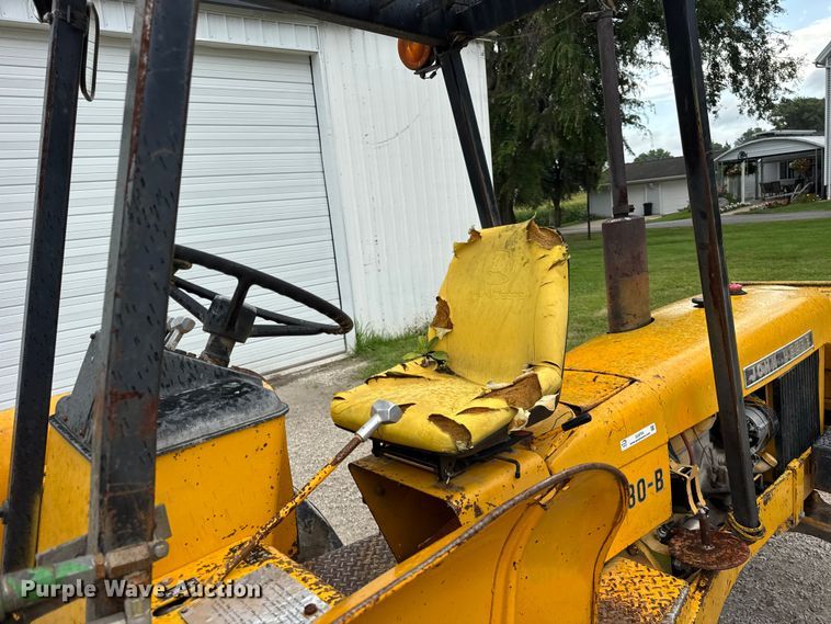 image for item DJ9704 1976 John Deere 480B forklift