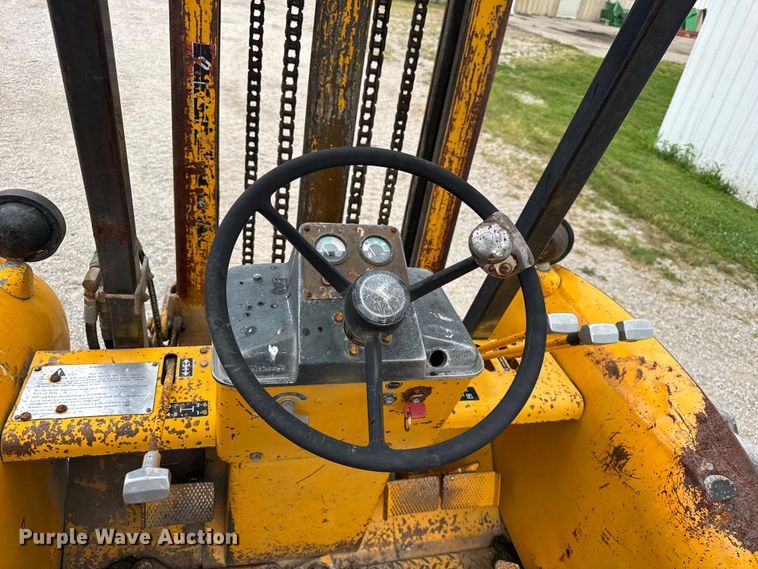 image for item DJ9704 1976 John Deere 480B forklift